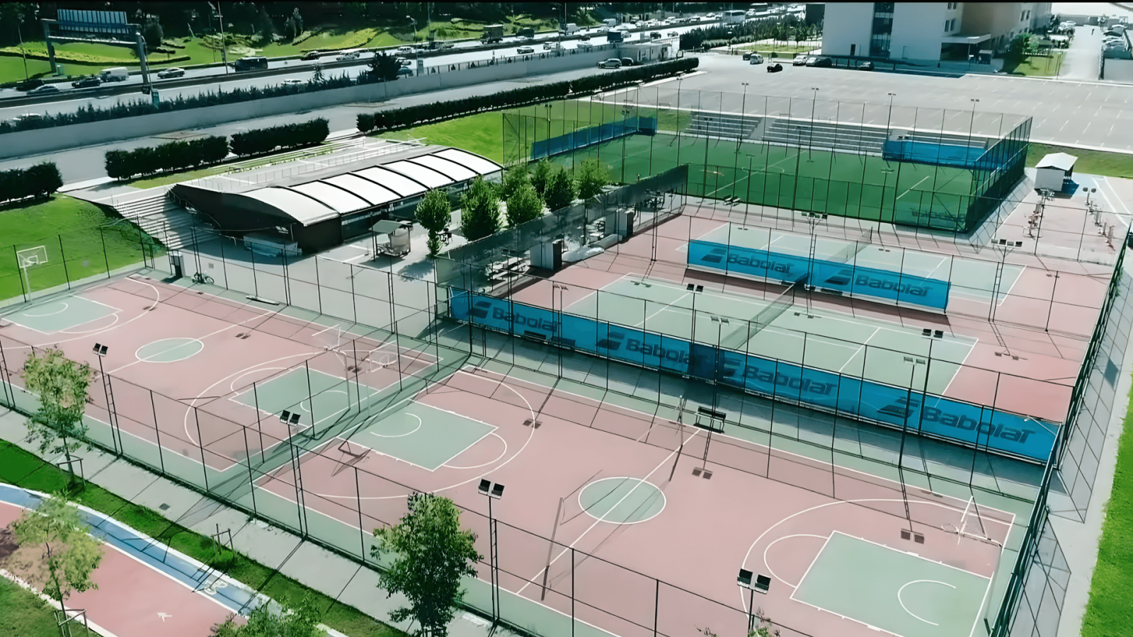 İstanbul Medeniyet Üniversitesi Spor Alanı