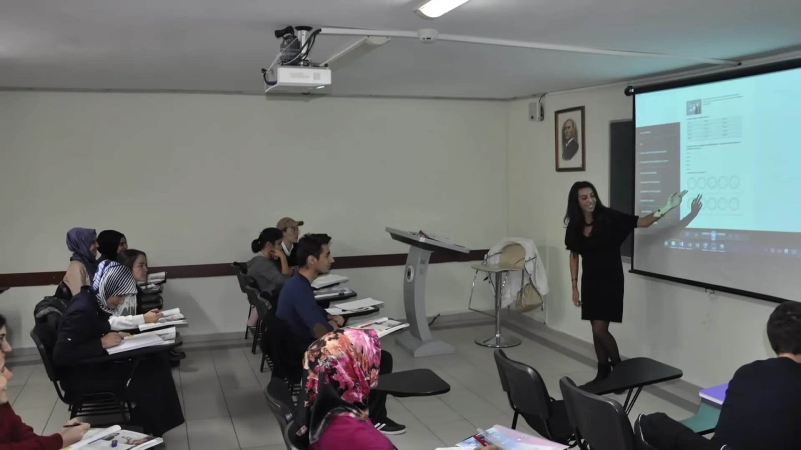 İstanbul Aydın Üniversitesi Derslik 1